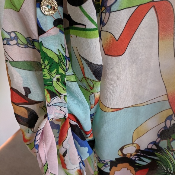 Vantarsi Floral Blouse - Picture 3 of 5